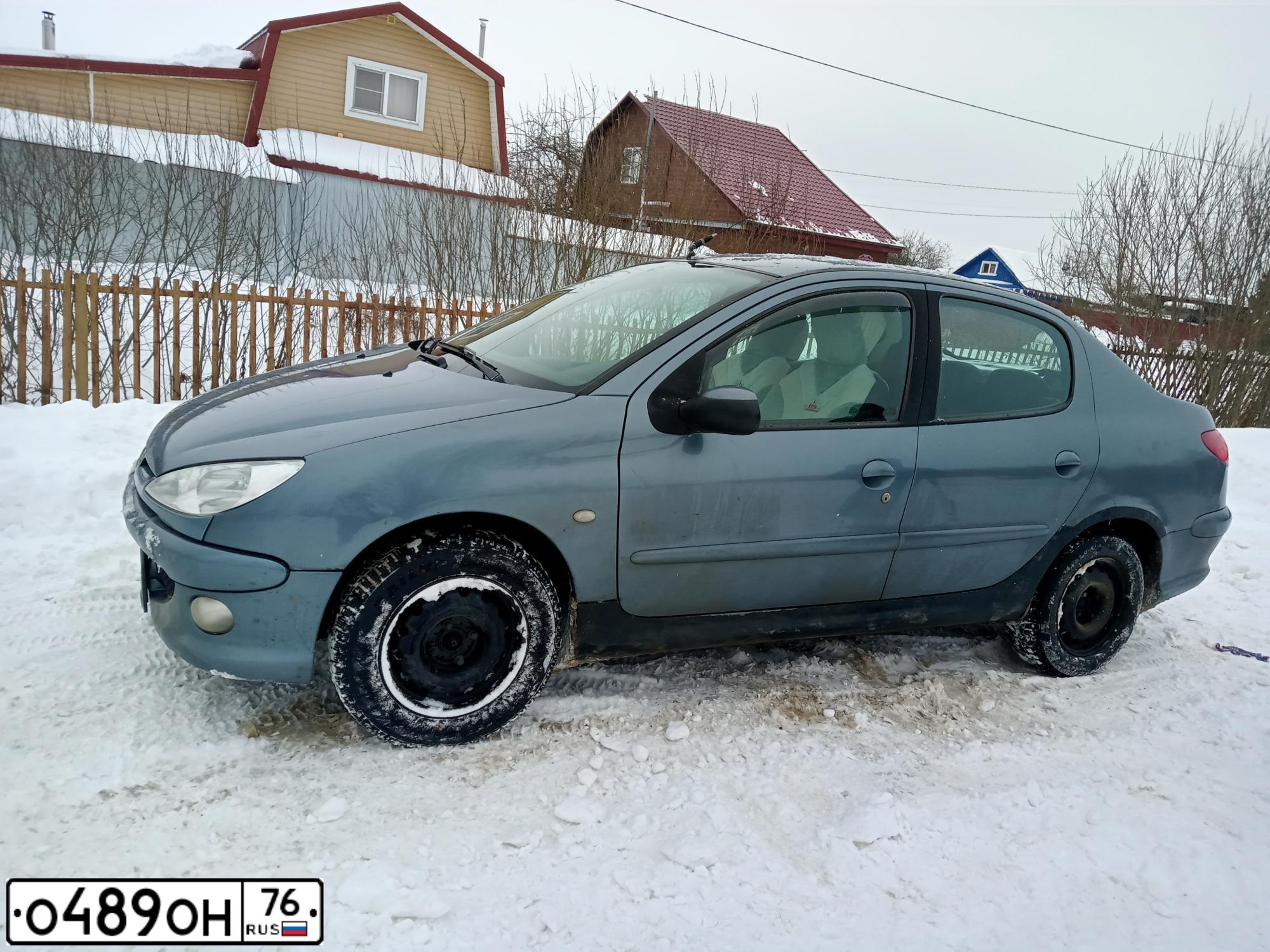 Фото автомобиля PEUGEOT 206, 2008 — госномер Е583СР150. Цвет: СЕРЫЙ