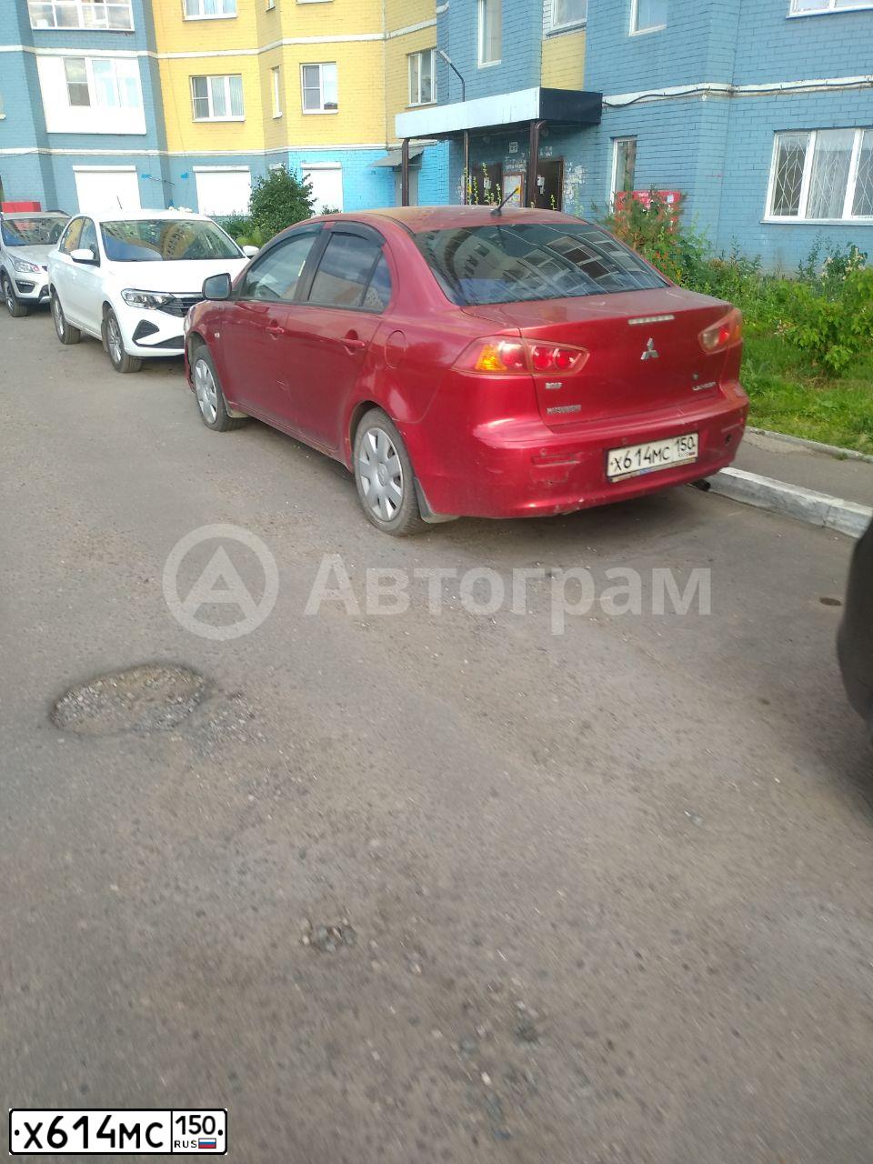 Фото автомобиля MITSUBISHI LANCER, 2008 — госномер Х614МС150. Цвет: Красный