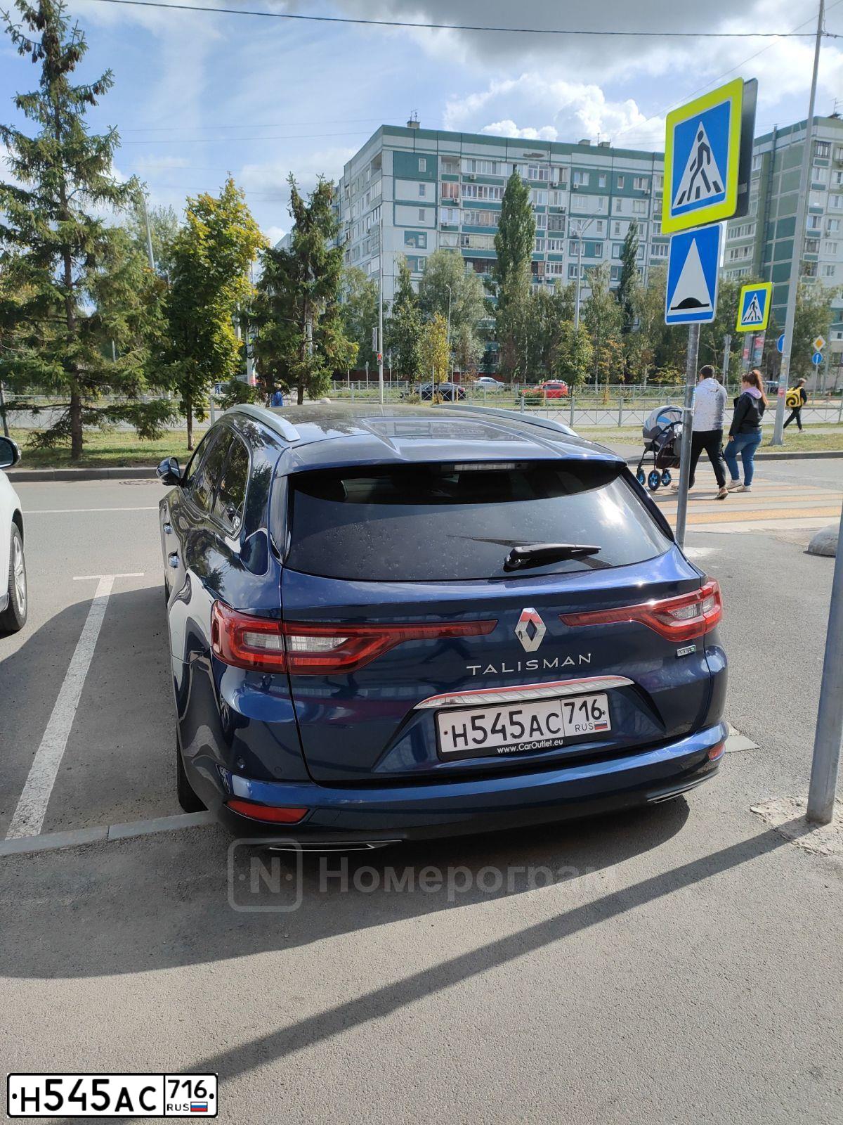 Фото автомобиля RENAULT LAGUNA, 2008 — госномер Н545АС716. Цвет: СЕРЫЙ