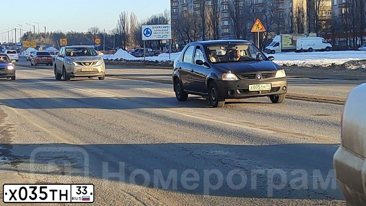 Фото автомобиля RENAULT LOGAN, 2007 — госномер Х035ТН33. Цвет: Серый
