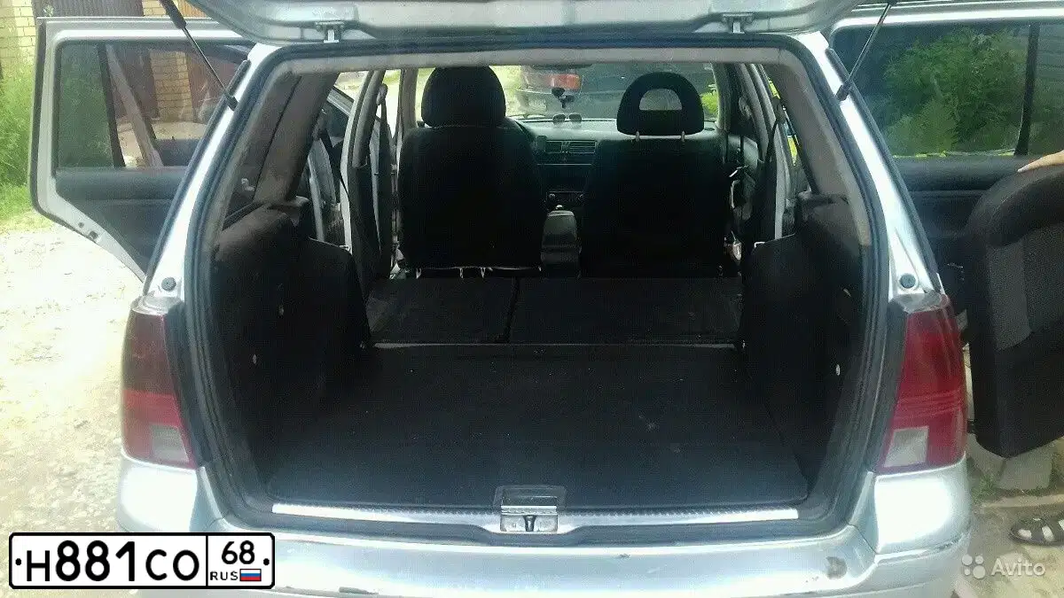 Фото автомобиля VOLKSWAGEN BORA, 2000 — госномер В255УТ164. Цвет: СЕРЕБРИСТЫЙ