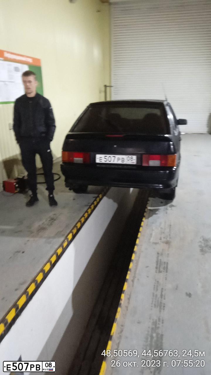 Фото автомобиля LADA 2114 SAMARA, 2010 — госномер Е507РВ08. Цвет: Сине-Черный