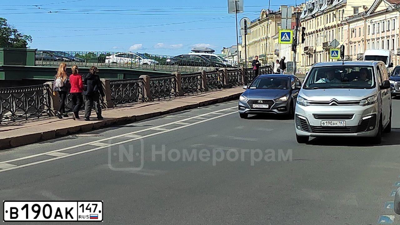 Фото автомобиля CITROEN SPACE TOURER, 2018 — госномер В190АК147. Цвет: Серебристый