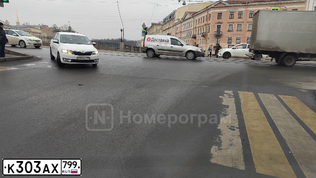 Фото автомобиля SKODA RAPID, 2017 — госномер К303АХ799. Цвет: Белый