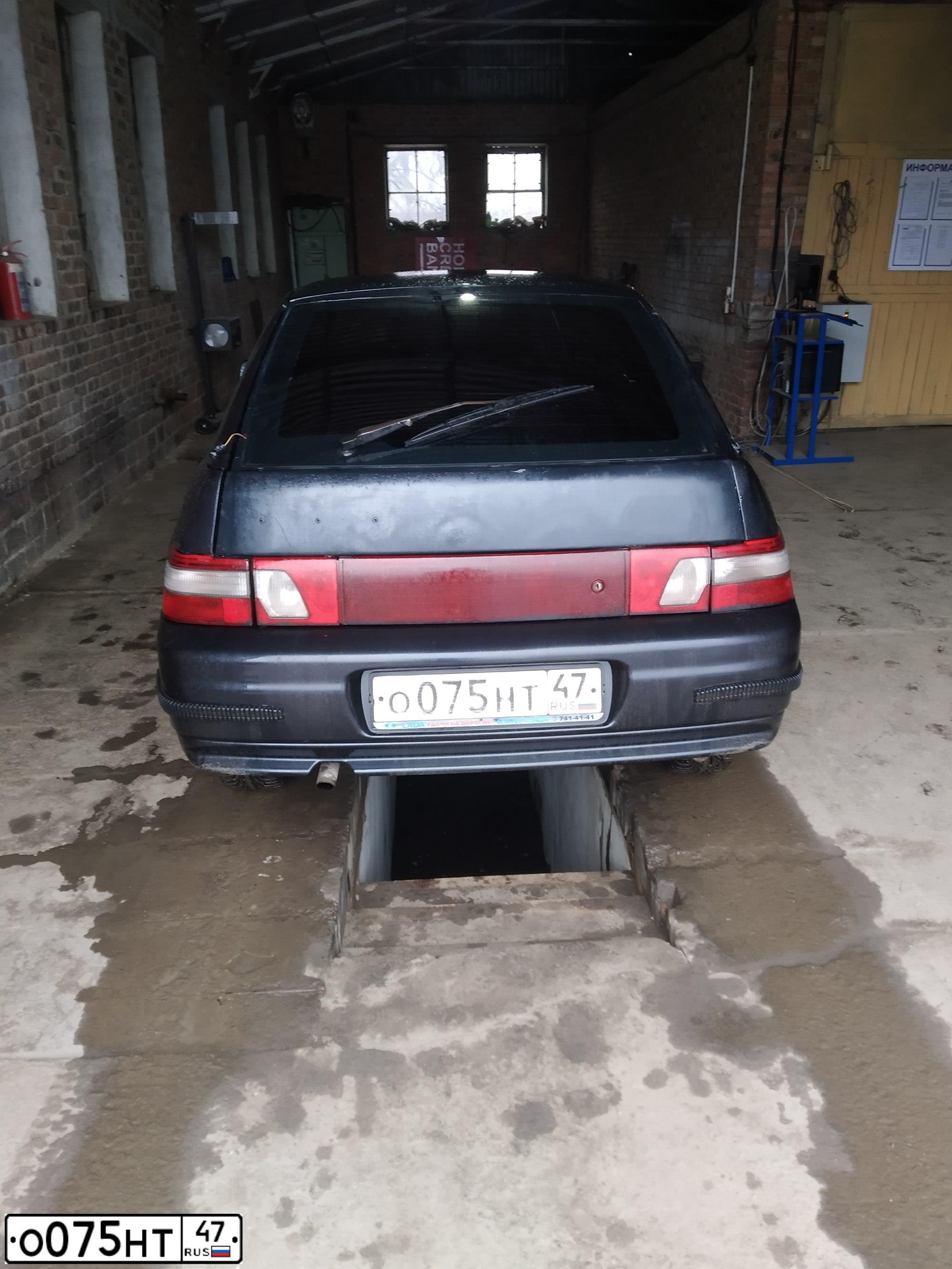 Фото автомобиля LADA 2112 LADA, 2008 — госномер О075НТ47. Цвет: ГРАФИТОВЫЙ МЕТАЛЛИК