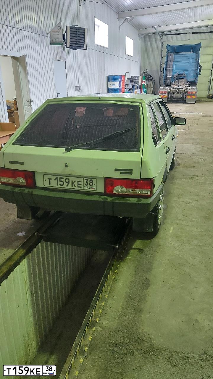 Фото автомобиля LADA 2109, 1989 — госномер А107МВ138. Цвет: Белый