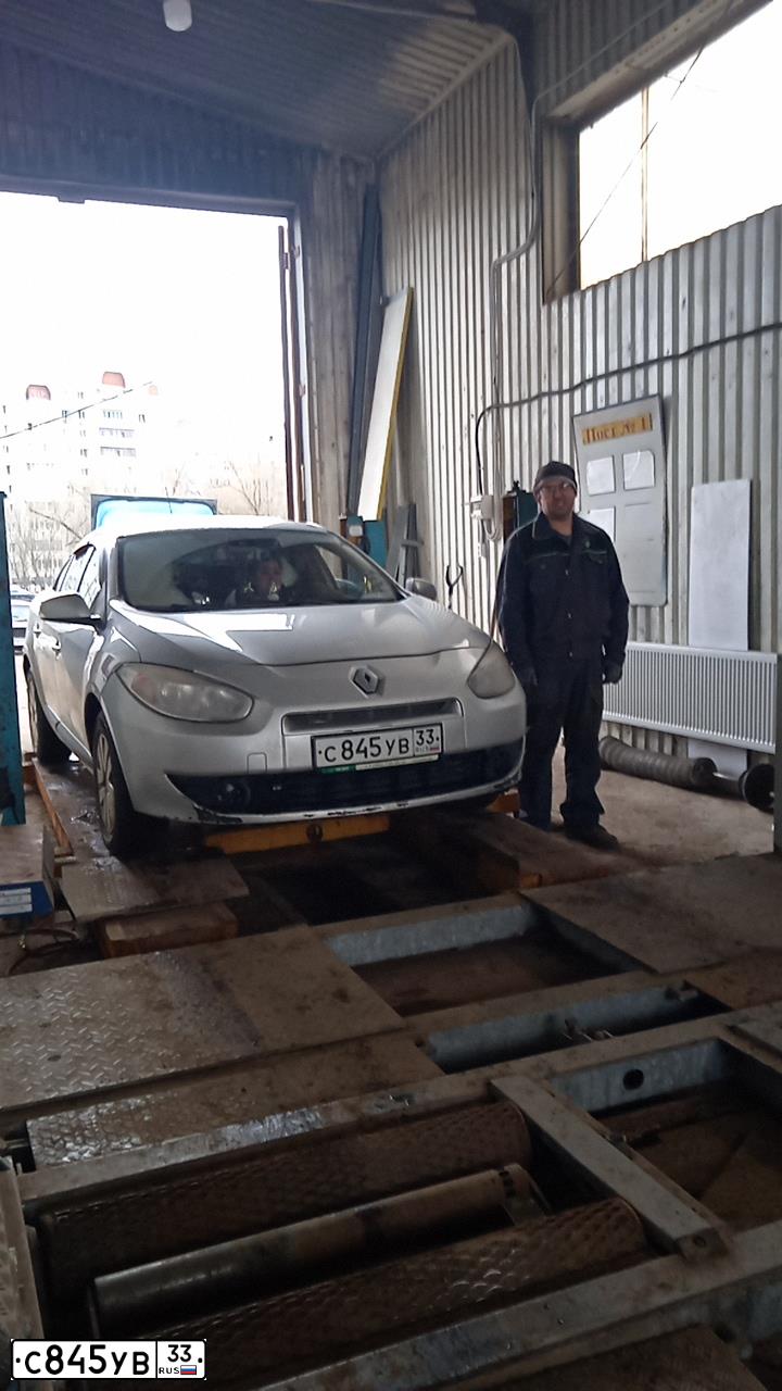 Фото автомобиля RENAULT FLUENCE, 2010 — госномер С845УВ33. Цвет: Серый