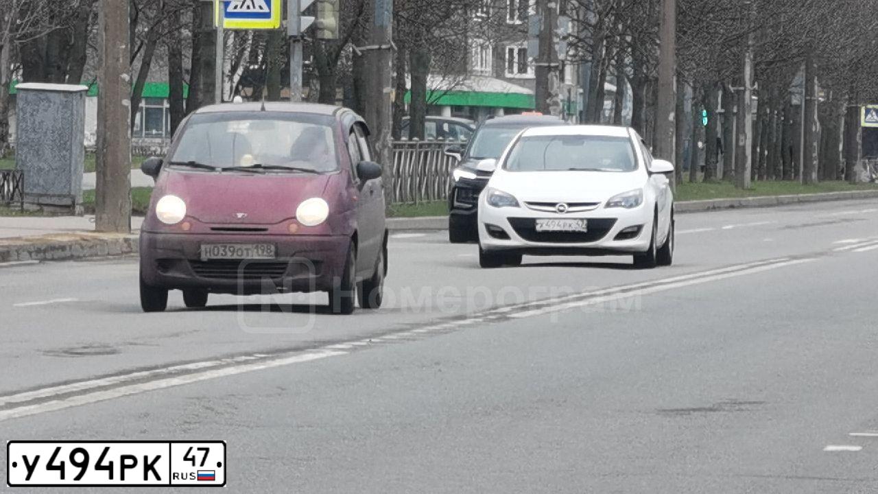Фото автомобиля HYUNDAI IX35, 2012 — госномер У494РК47. Цвет: синий