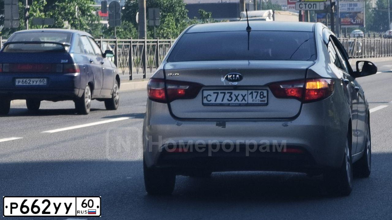 Фото автомобиля LADA 2112, 2004 — госномер Р662УУ60. Цвет: БЕЛЫЙ