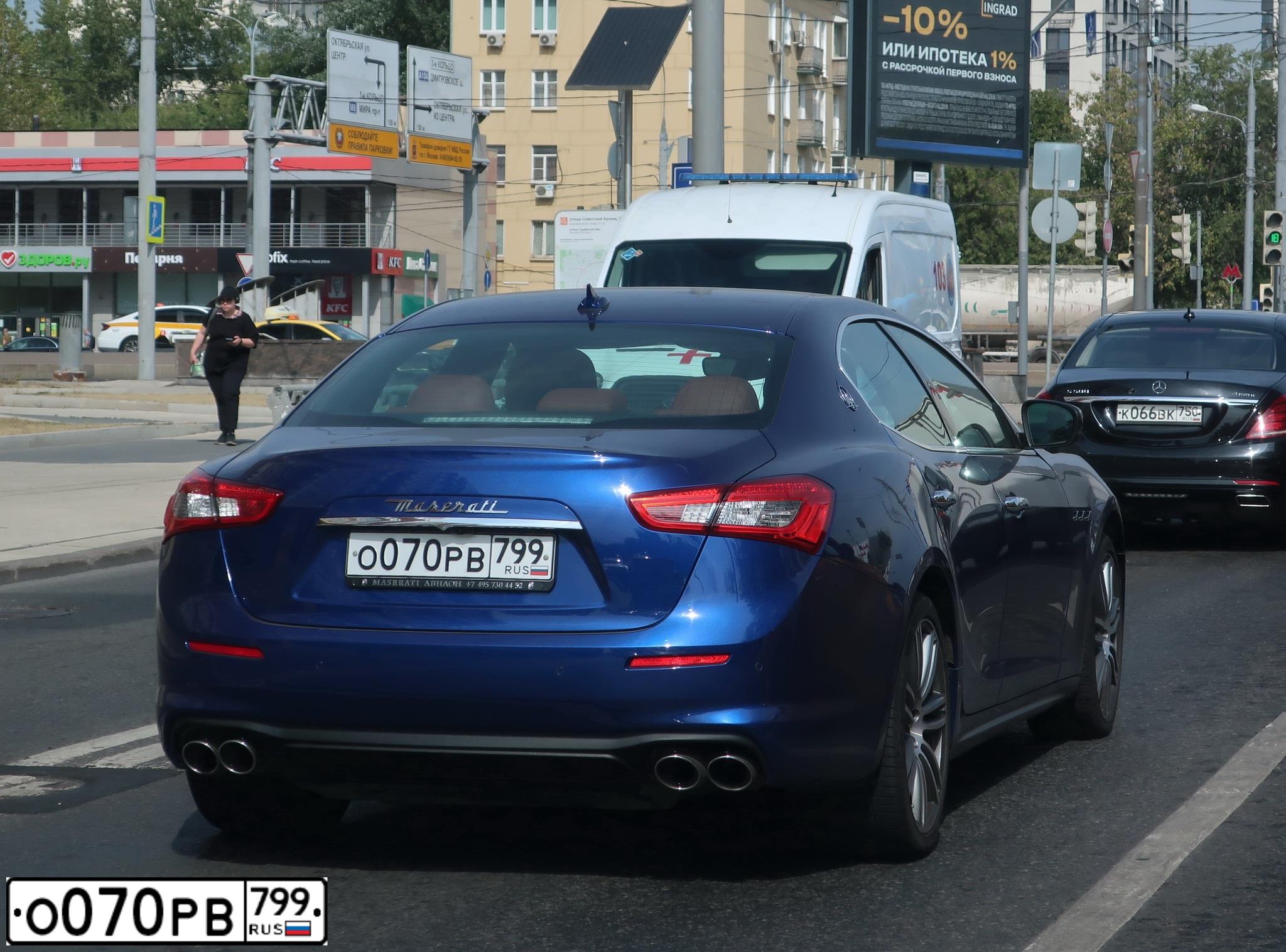 Фото автомобиля MASERATI GHIBLI, 2018 — госномер О070РВ799. Цвет: ЯРКО-СИНИЙ
