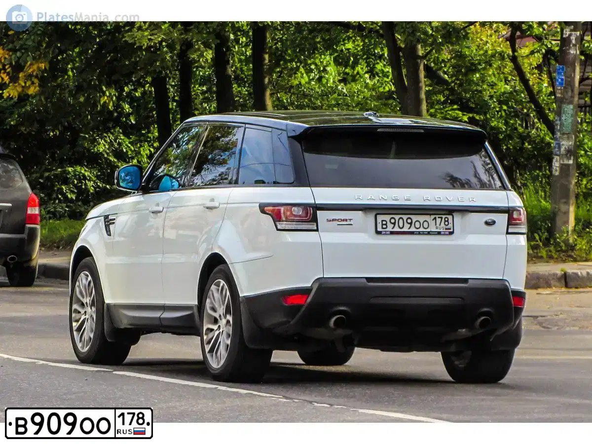 Фото автомобиля LANDROVER RANGE ROVER SPORT, 2013 — госномер А944МА198. Цвет: ЯРКО-БЕЛЫЙ