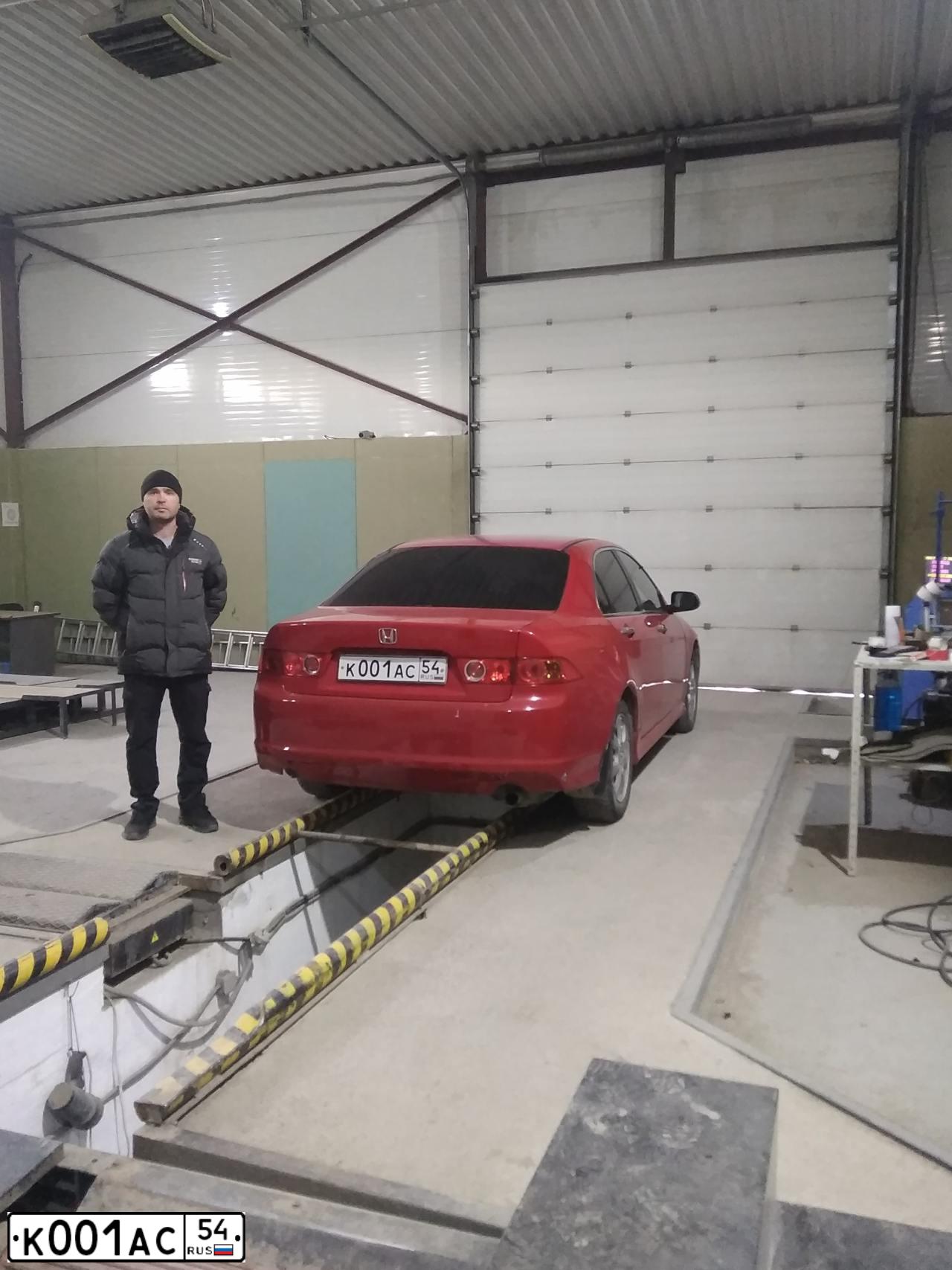 Фото автомобиля BMW SERIE 3, 2000 — госномер Н161СТ154. Цвет: ВИШНЕВЫЙ