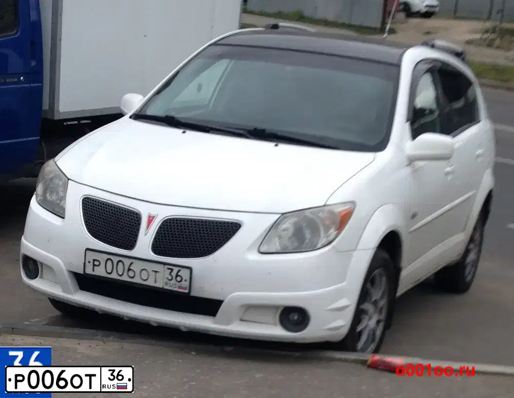 Фото автомобиля PONTIAC VIBE, 2005 — госномер У254НК136. Цвет: Белый