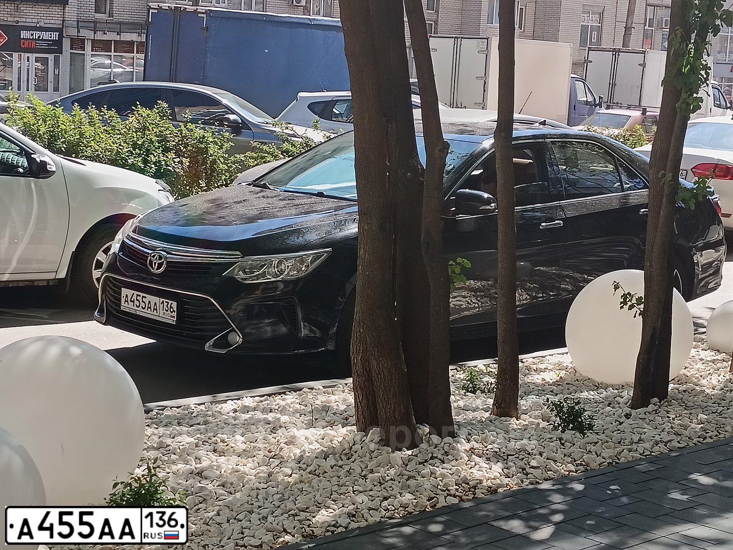 Фото автомобиля TOYOTA CAMRY, 2017 — госномер А455АА136. Цвет: ЧЕРНЫЙ МЕТАЛЛИК