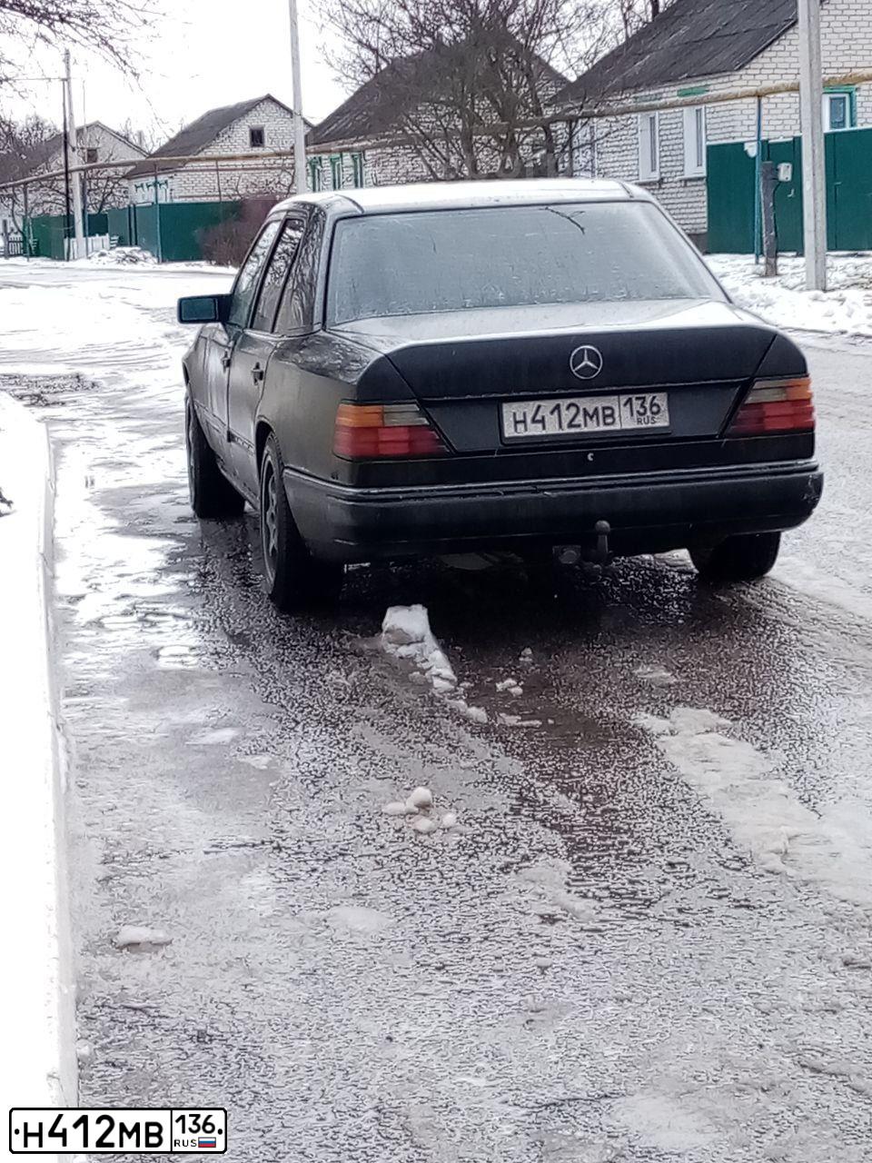 Фото автомобиля MERCEDES E-KLASSE, 1989 — госномер А734УН252. Цвет: ЧЕРНЫЙ