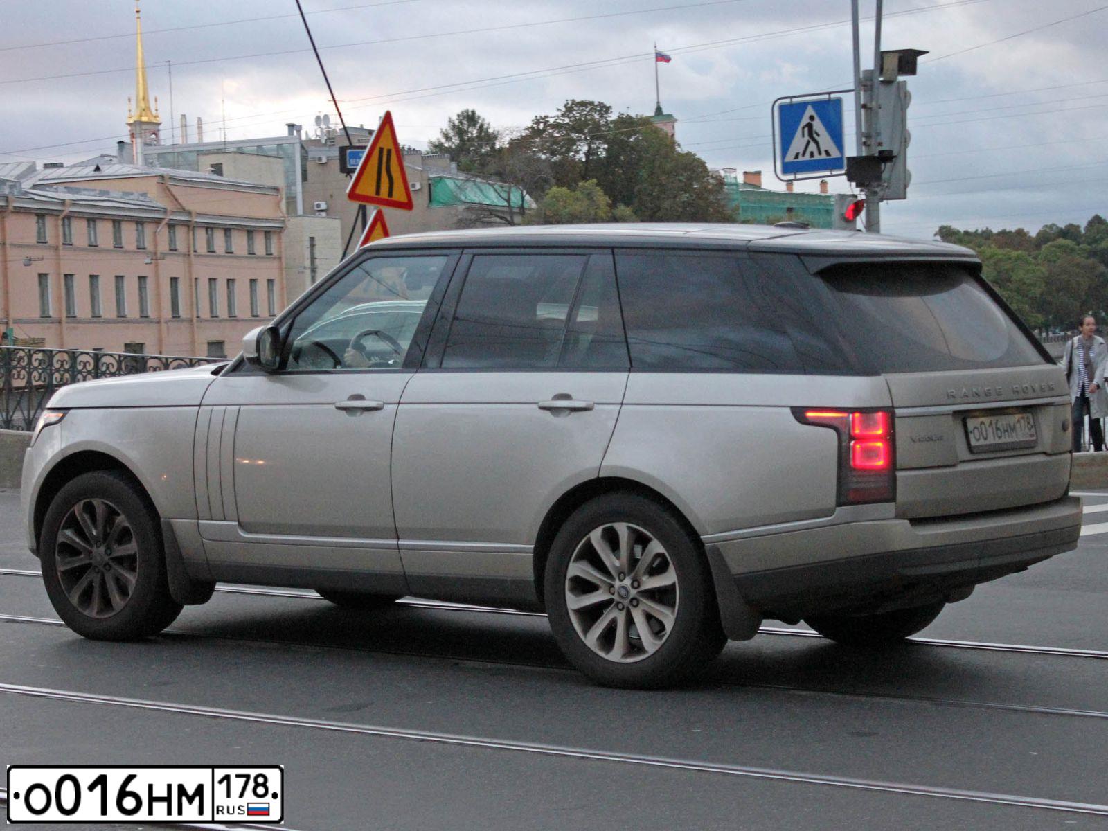 Фото автомобиля LANDROVER RANGE ROVER, 2013 — госномер В291ВМ198. Цвет: СЕРО-ЗОЛОТИСТЫЙ