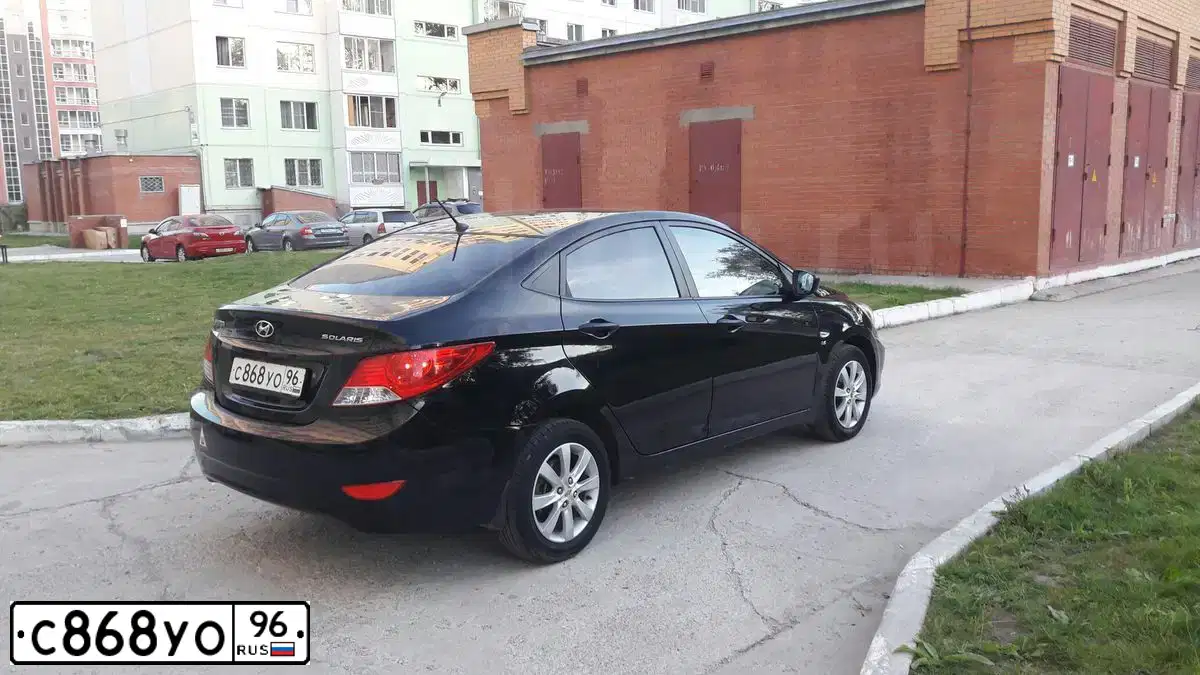 Фото автомобиля HYUNDAI SOLARIS, 2011 — госномер С868УО96. Цвет: ЧЕРНЫЙ