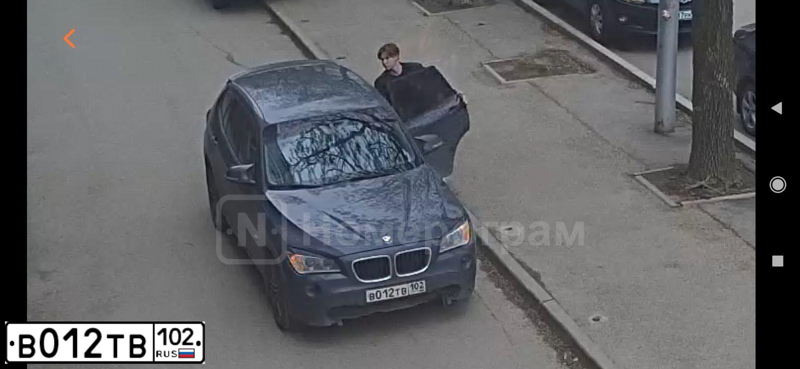 Фото автомобиля BMW X1, 2011 — госномер В012ТВ102. Цвет: СИНИЙ МЕТАЛЛИК