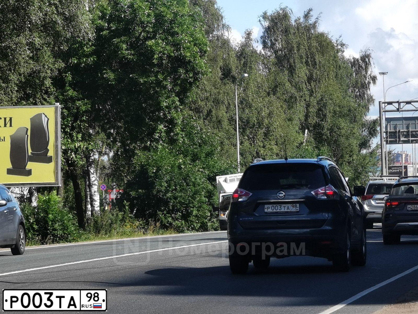 Фото автомобиля TOYOTA CAMRY, 2005 — госномер Р003ТА98. Цвет: Серебристый