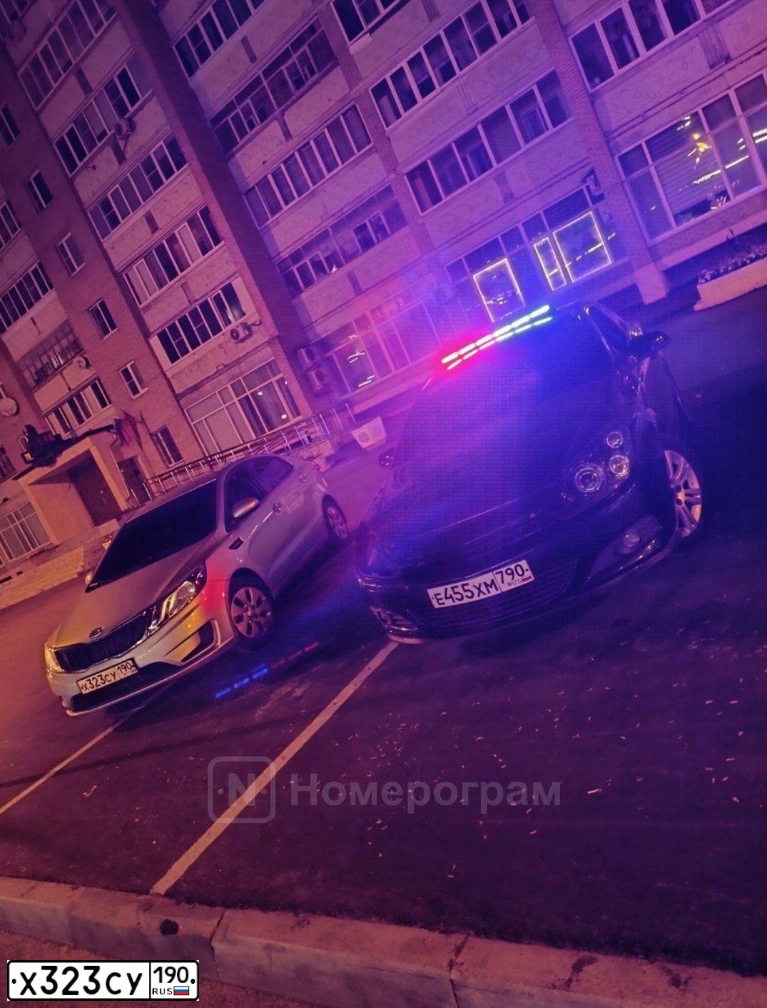 Фото автомобиля KIA RIO, 2012 — госномер Х323СУ190. Цвет: Серый