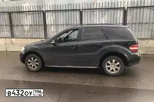 Фото автомобиля MERCEDES M-KLASSE, 2006 — госномер А005ОЕ96. Цвет: ЧЕРНЫЙ
