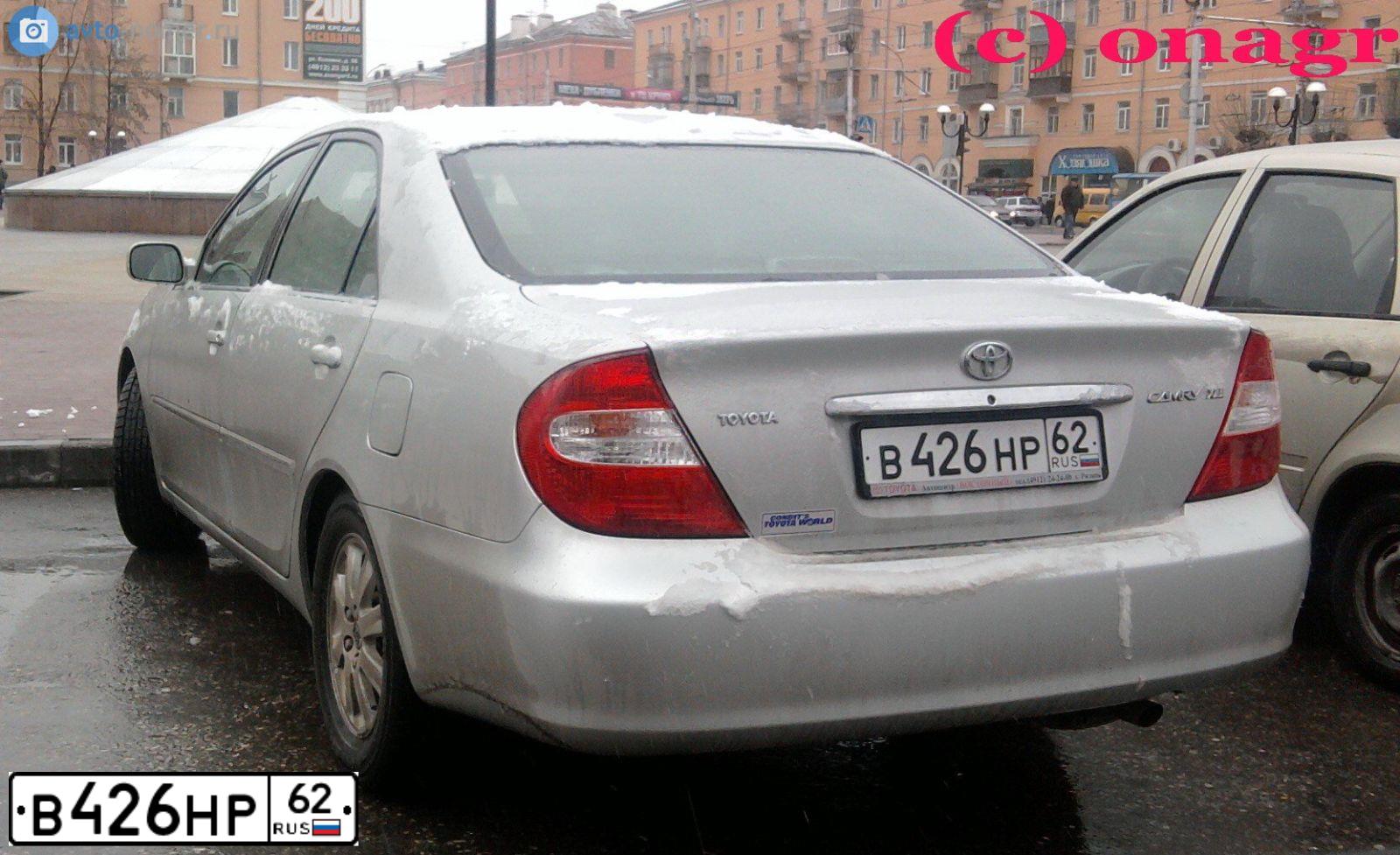 Фото автомобиля TOYOTA CAMRY, 2003 — госномер В426НР62. Цвет: Серебристый