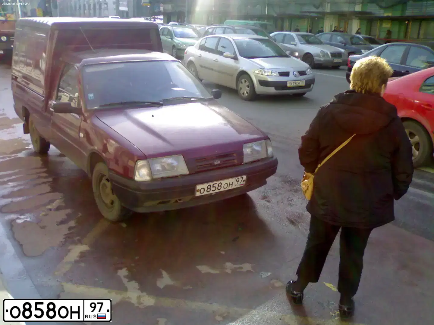 Фото автомобиля IZH 2717, 2004 — госномер О858ОН97. Цвет: КРАСНЫЙ