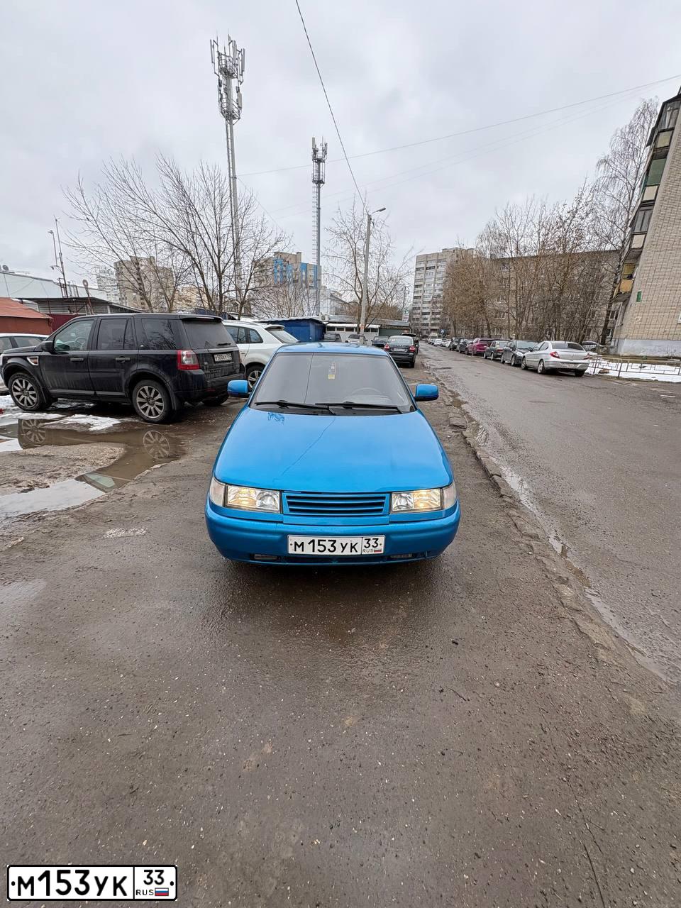 Фото автомобиля LADA 2110, 2003 — госномер М153УК33. Цвет: СЕРЕБРИСТЫЙ ЯРКО-СИНИЙ