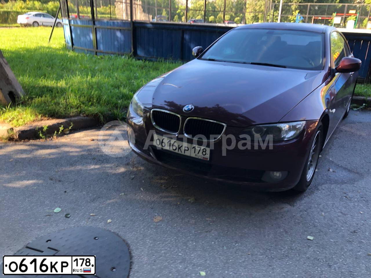 Фото автомобиля BMW SERIE 3, 2009 — госномер О616КР178. Цвет: БОРДОВЫЙ