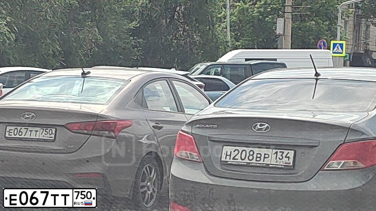 Фото автомобиля HYUNDAI SOLARIS, 2018 — госномер М372ВР550. Цвет: СВЕТЛО-КОРИЧНЕВЫЙ