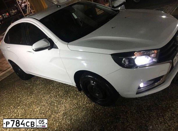 Фото автомобиля LADA VESTA, 2017 — госномер Е410ТУ196. Цвет: Серебристый