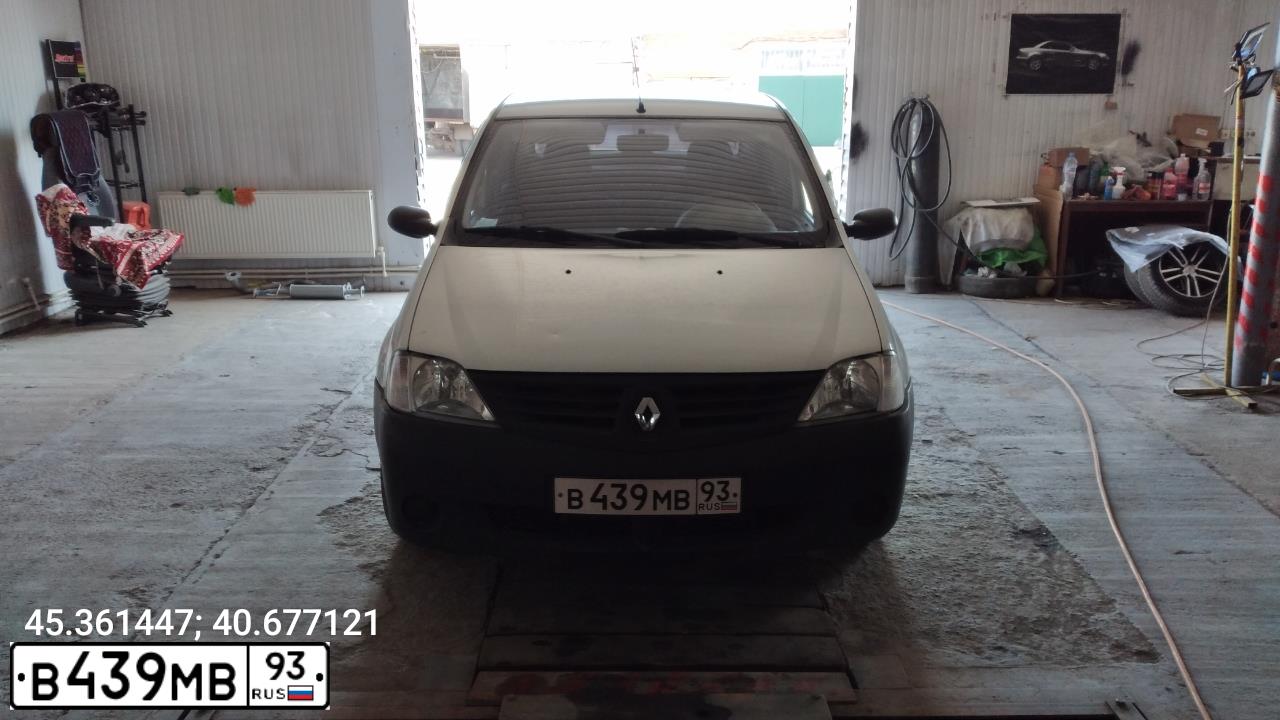 Фото автомобиля RENAULT LOGAN, 2007 — госномер У624ЕЕ26. Цвет: СЕРЫЙ