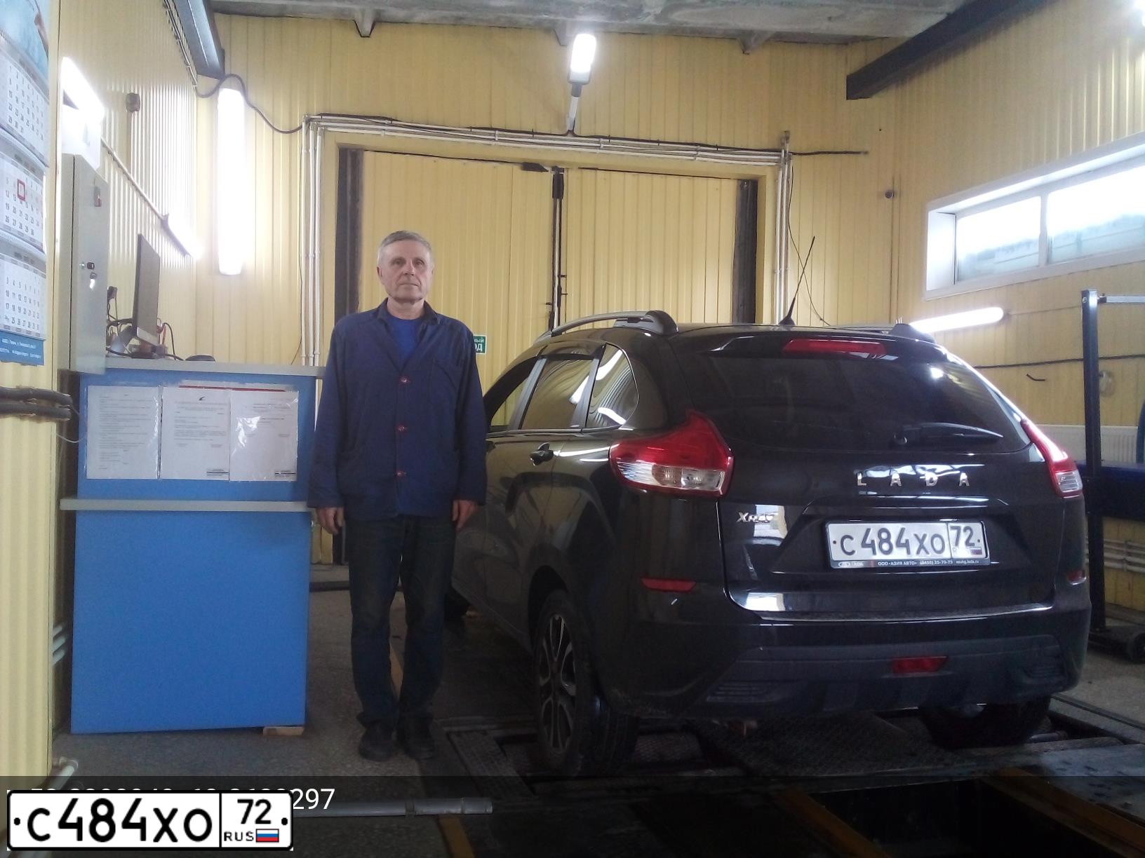 Фото автомобиля LADA XRAY, 2019 — госномер А375ВХ172. Цвет: ЧЕРНЫЙ