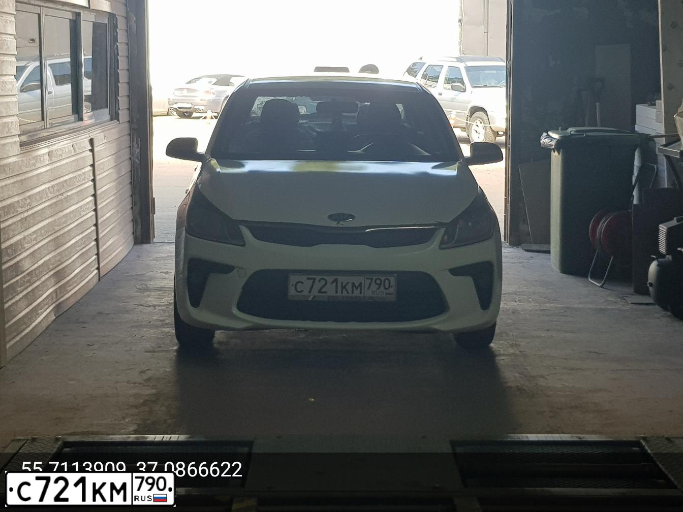 Фото автомобиля KIA RIO, 2017 — госномер Р120ВР799. Цвет: Серый