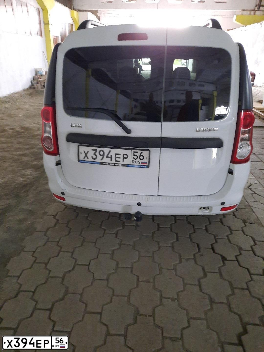 Фото автомобиля LADA LARGUS, 2017 — госномер Х394ЕР56. Цвет: БЕЛЫЙ