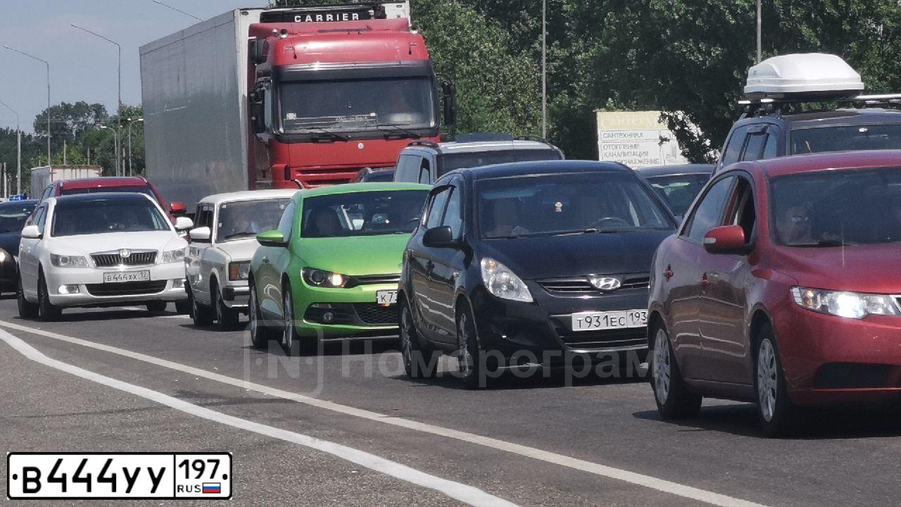 Фото автомобиля PEUGEOT PARTNER, 2006 — госномер В444УУ197. Цвет: Серый