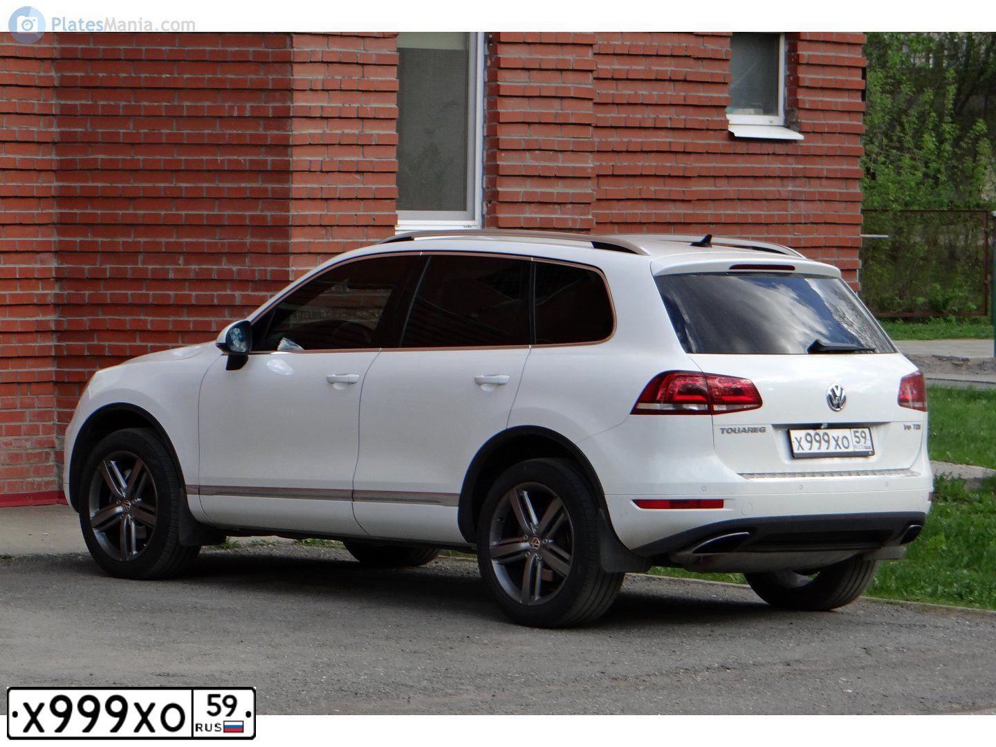 Фото автомобиля VOLKSWAGEN TOUAREG, 2012 — госномер Е053ЕА159. Цвет: Белый