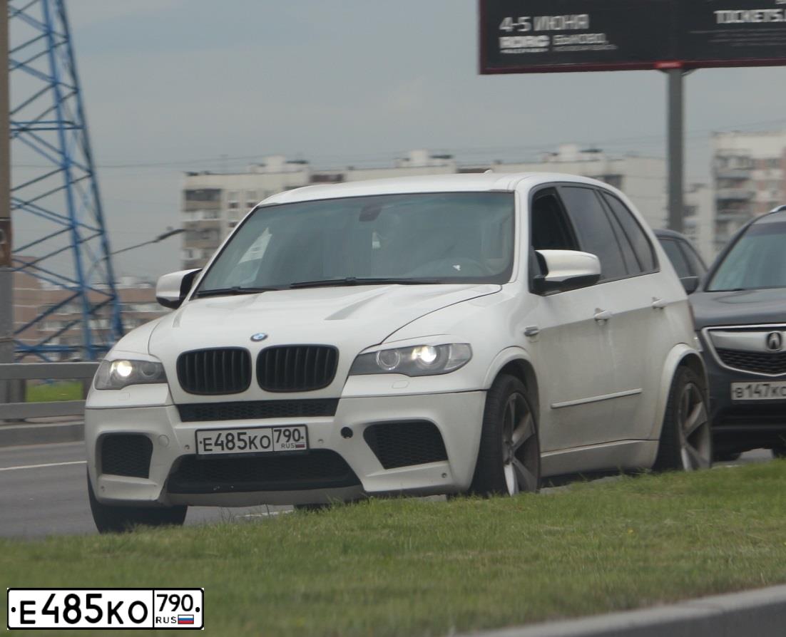 Фото автомобиля BMW X5, 2009 — госномер Е485КО790. Цвет: Белый