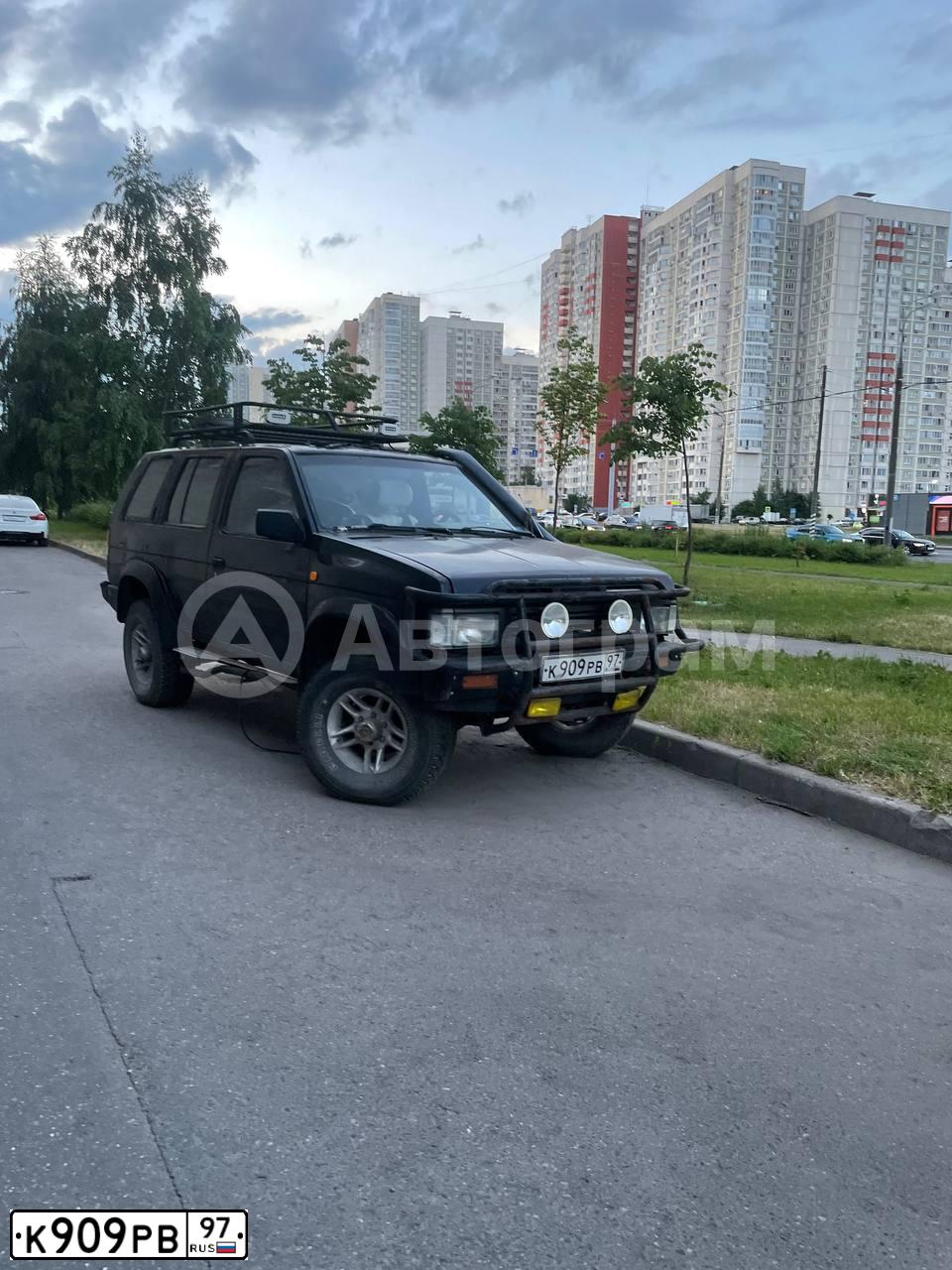 Фото автомобиля NISSAN TERRANO, 1992 — госномер К909РВ97. Цвет: ЧЕРНЫЙ