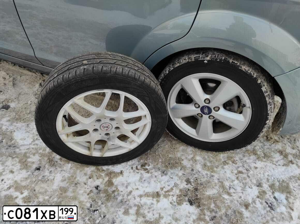 Фото автомобиля FORD FOCUS, 2010 — госномер Х601АХ76. Цвет: Серый