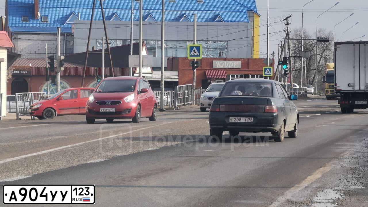 Фото автомобиля KIA VENGA, 2014 — госномер А904УУ123. Цвет: Красный