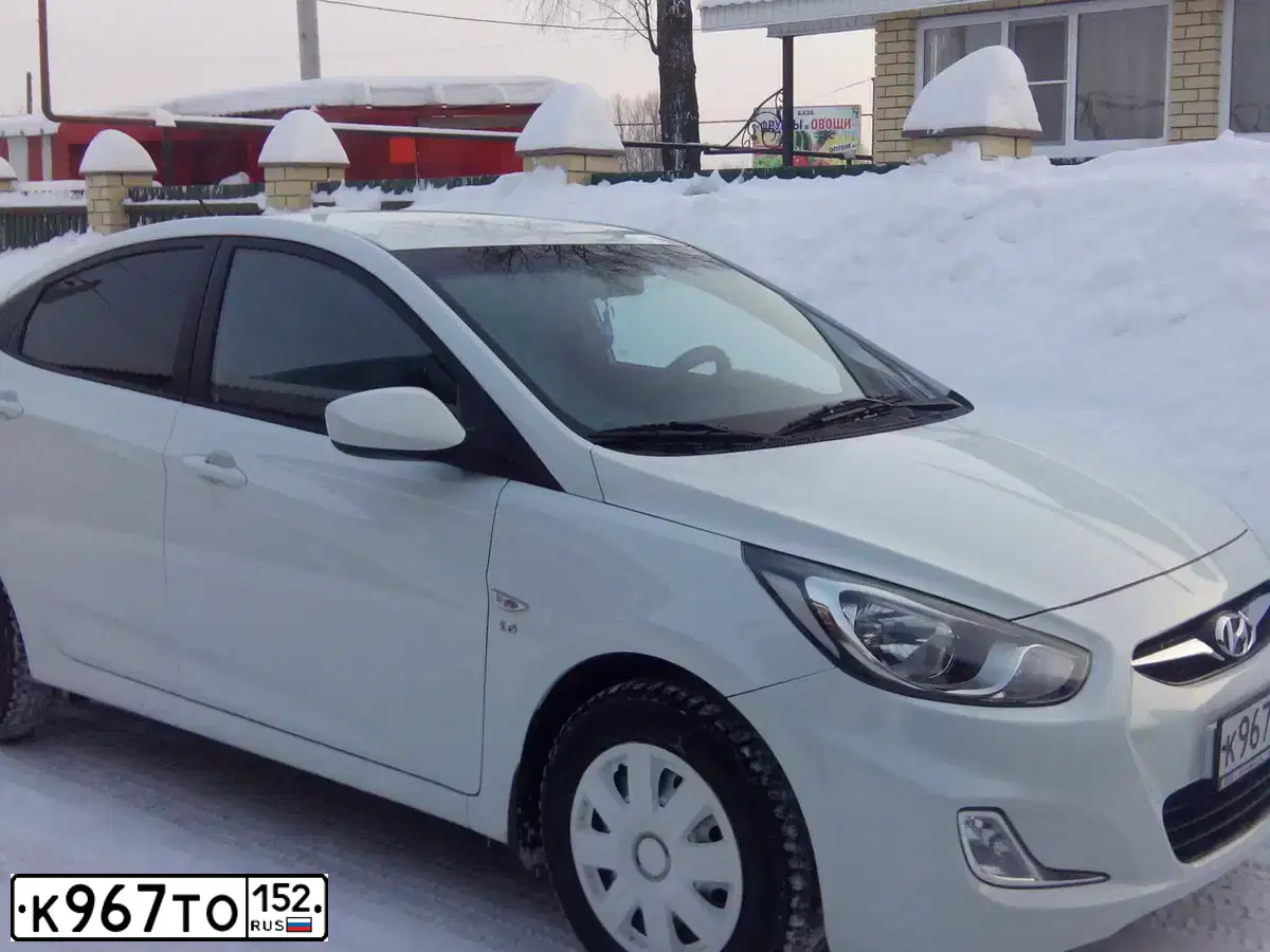 Фото автомобиля HYUNDAI SOLARIS, 2013 — госномер К967ТО152. Цвет: Белый