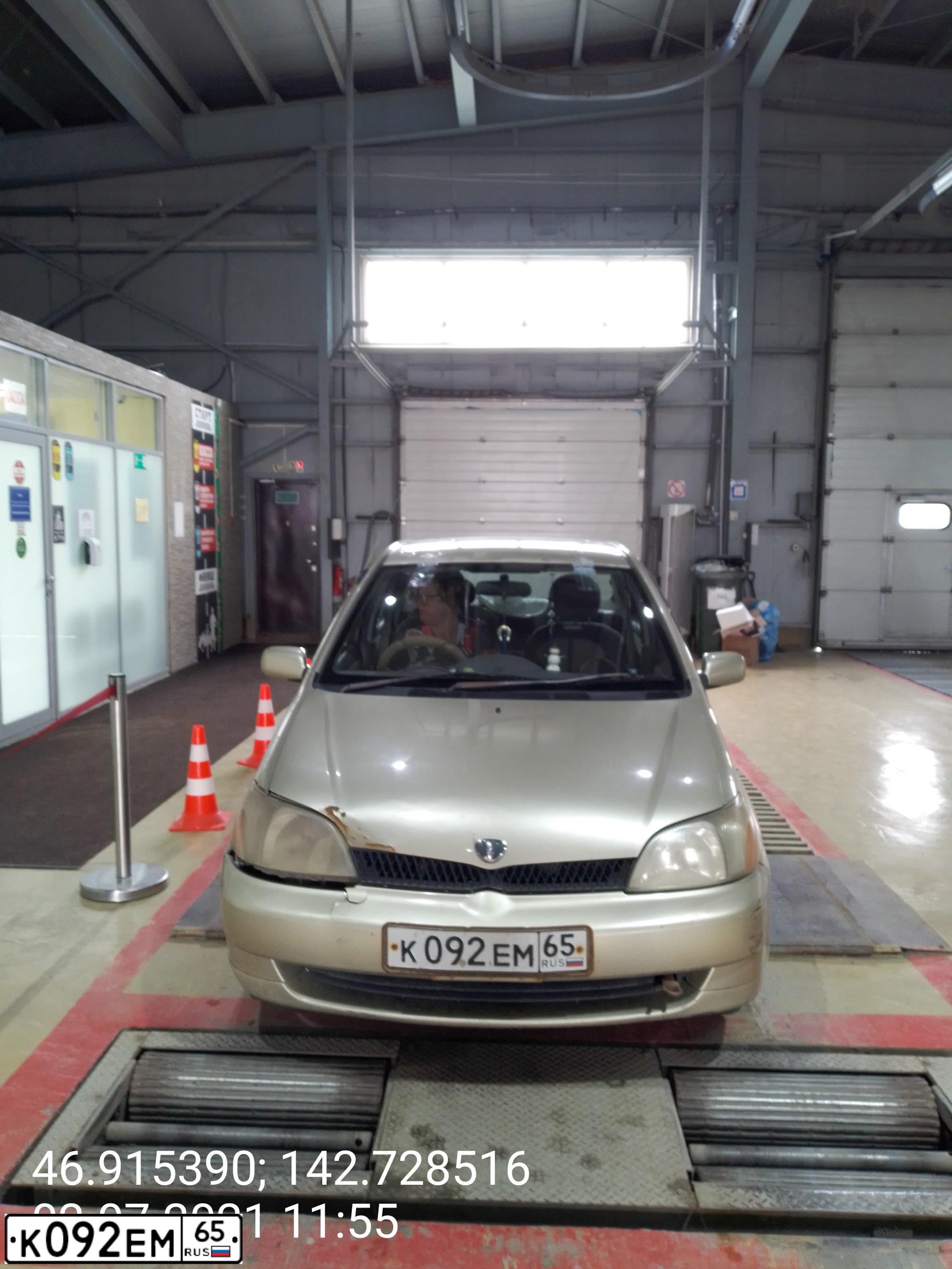 Фото автомобиля TOYOTA PLATZ, 2000 — госномер К092ЕМ65