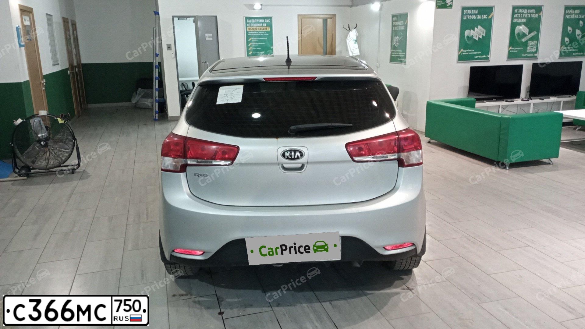 Фото автомобиля KIA RIO, 2015 — госномер С869МЕ977. Цвет: Серый