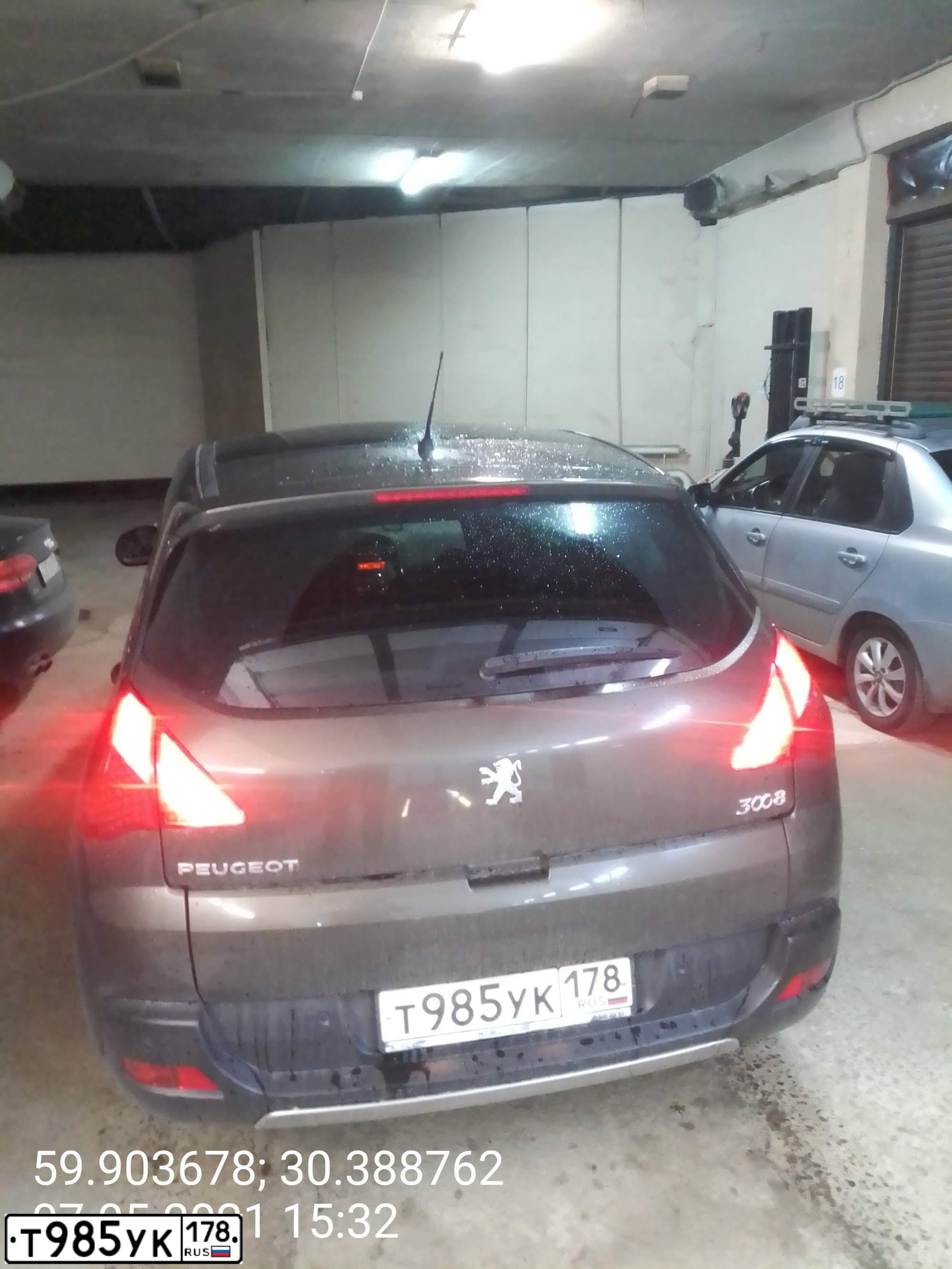 Фото автомобиля PEUGEOT 3008, 2012 — госномер Т985УК178. Цвет: КОРИЧНЕВЫЙ