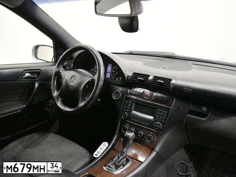 Фото автомобиля МЕРСЕДЕС-БЕНЦ С200, 2005 — госномер К484ЕМ977. Цвет: СЕРЫЙ