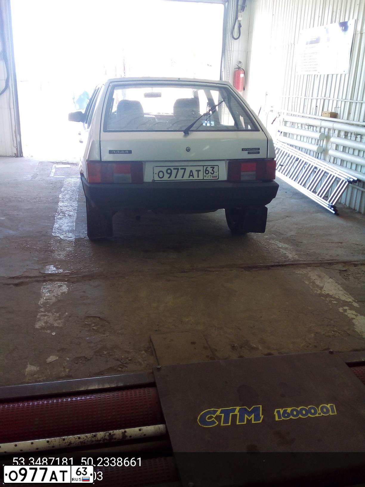 Фото автомобиля LADA 2109 SAMARA, 2001 — госномер О977АТ63. Цвет: СВЕТЛО-СЕРЕБРИСТЫЙ МЕТАЛЛ