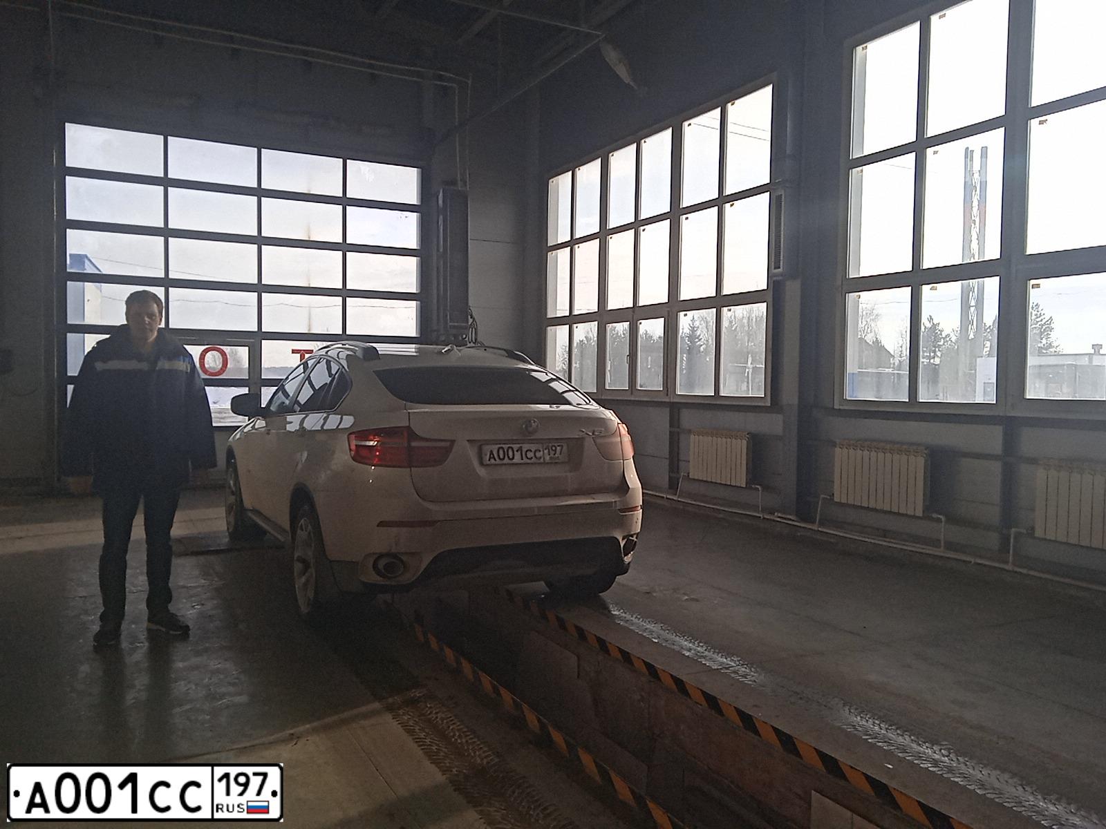 Фото автомобиля MERCEDES E-KLASSE, 2012 — госномер У161СХ31. Цвет: ЧЕРНЫЙ
