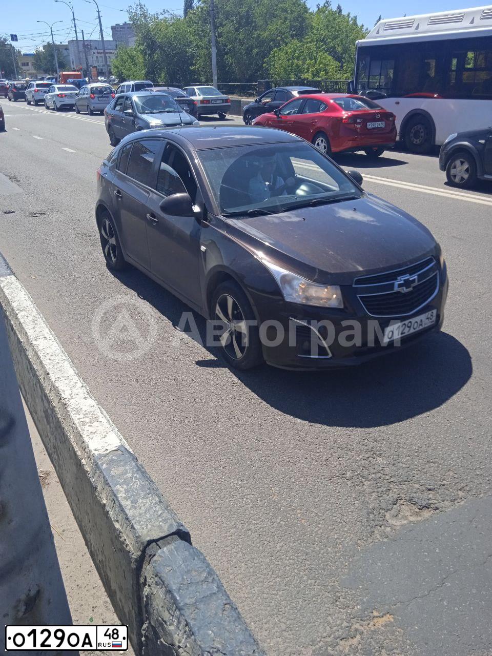 Фото автомобиля CHEVROLET CRUZE, 2013 — госномер О129ОА48. Цвет: Коричневый