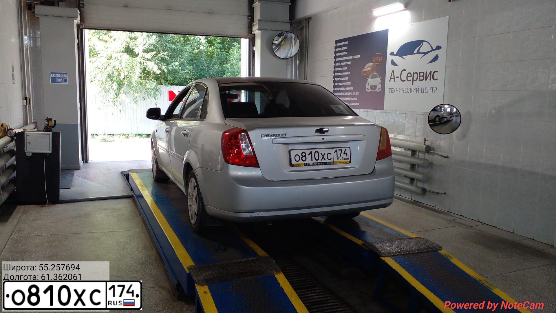 Фото автомобиля CHEVROLET LACETTI, 2010 — госномер О810ХС174. Цвет: Серебристый